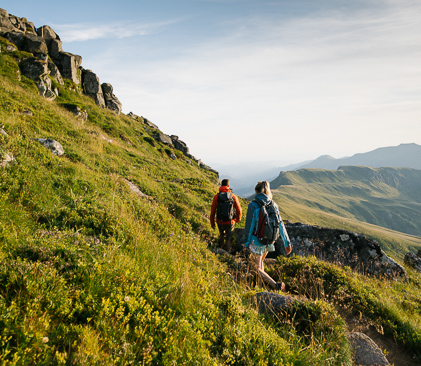 chemin dans les monts du cantal