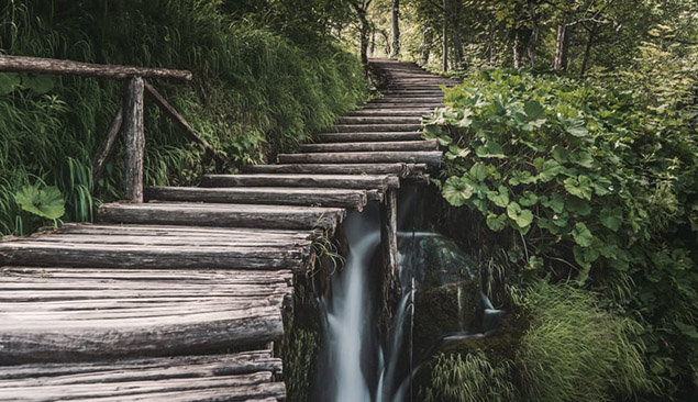 chemin en bois du parc national Plitvice