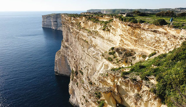 Falaises calcaires sur la côte maltaise