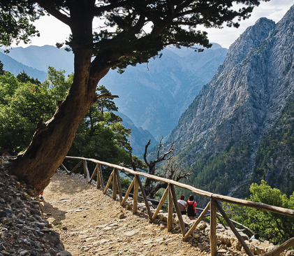 chemin montagneux en crète