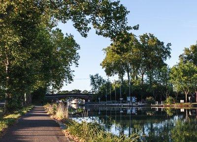 Le canal de la Garonne à vélo