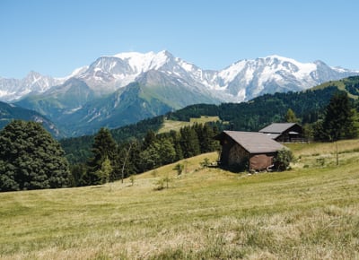Lac face au massif du Mont Blanc
