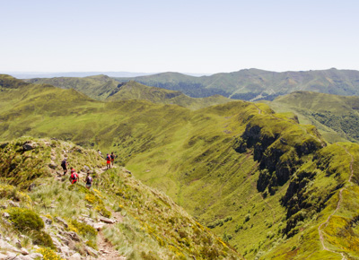 Sur le volcan du Cantal avec un âne