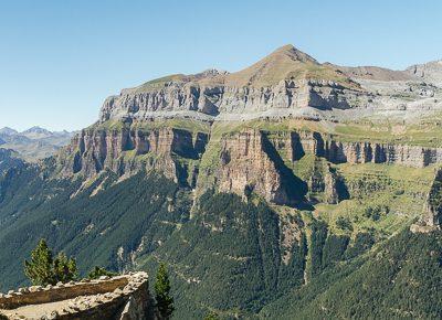 Grande pierre à eau naturelle des Pyrénées, l'Idéale