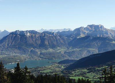 Vue sur le massif des Bornes et la Tournette