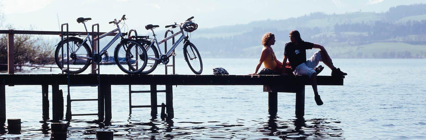 Voyage en véhicule : La route des Lacs de Suisse à vélo