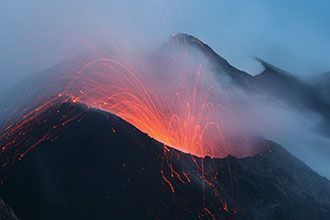 Eruption du Stromboli, dans les îles éoliennes - AdobeStock