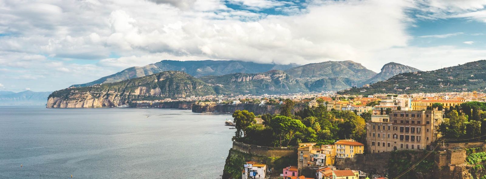 Unsplash H.Holmes Randonnées dans le Golfe de Naples