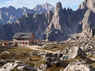 dolomites-trecime-refuge