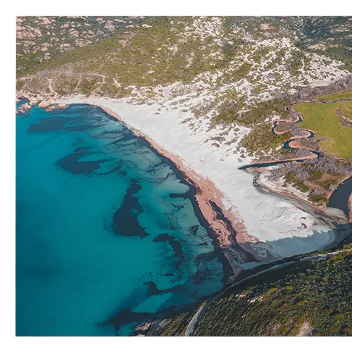Vue aérienne de la côte Corse - GIsnard Vue aérienne de la côte Corse - GIsnard