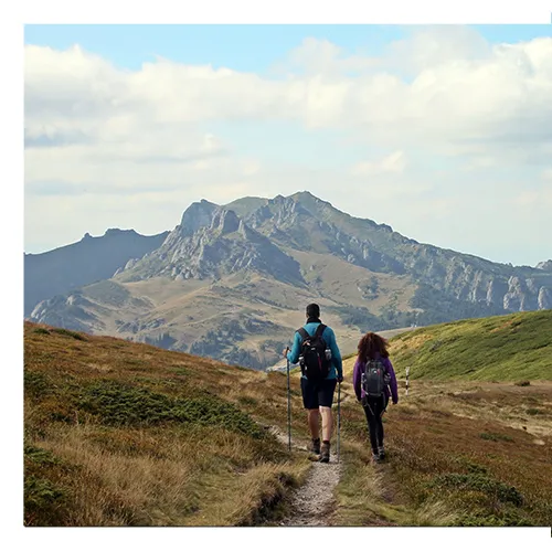 randonneurs dans les carpates en Roumanie