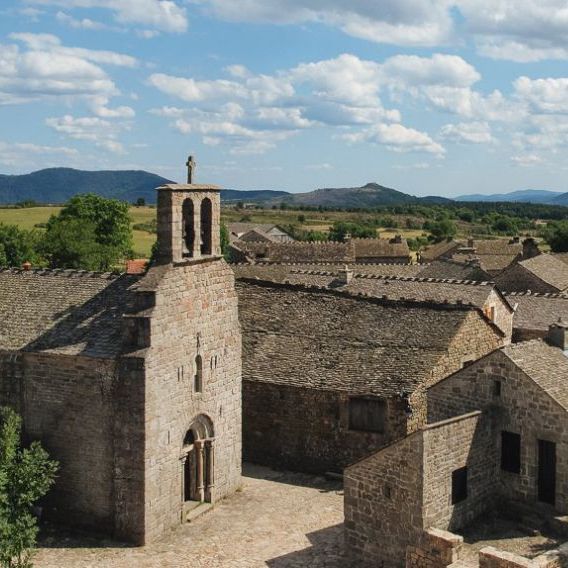 hameau lozérien sur la voie Régordane GR700 hameau lozérien sur la voie Régordane GR700