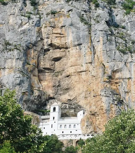 Le monastère d'Ostrog