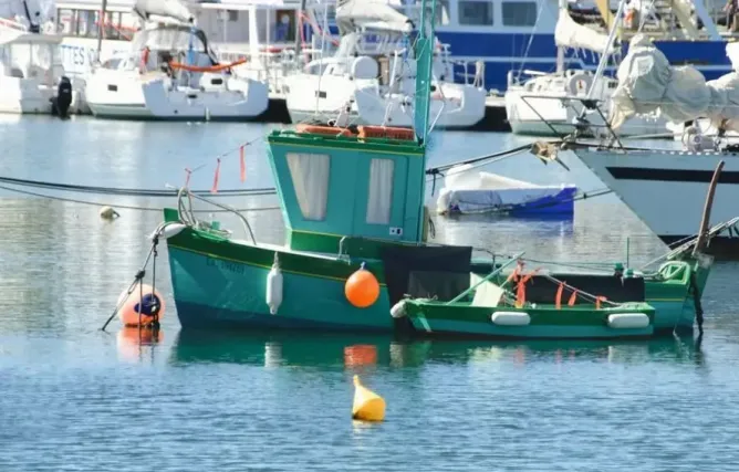 Bateau dans le port de concarneau