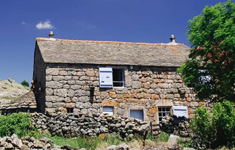 batisse-randonnee-mont-lozere-stevenson-psjean