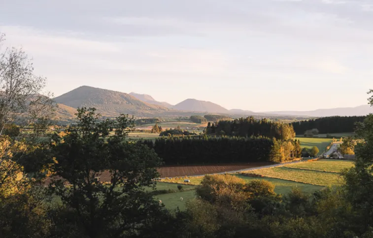 chaine-puys-massif-central-bcourbin