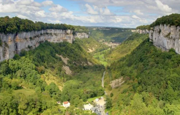 le_village_de_beaume_les_messieurs.jpg le_village_de_beaume_les_messieurs.jpg