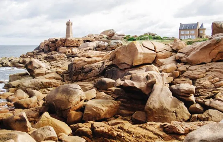 phare-ploumanach-cote-granit-rose-jheyte