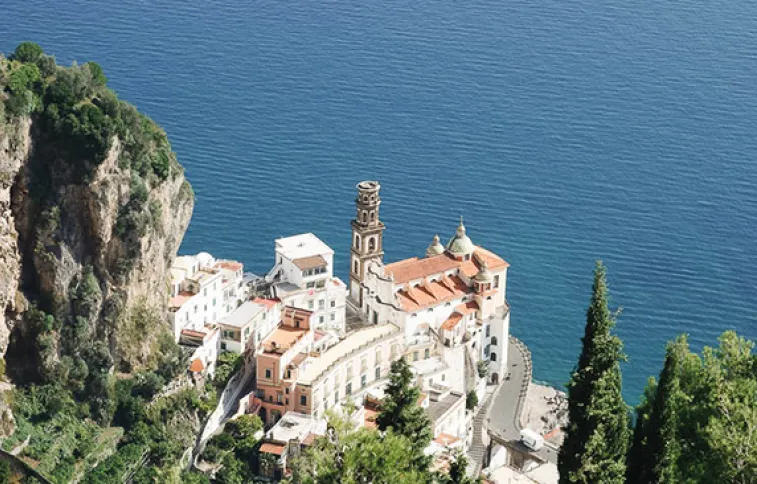 vue-plongeante-cote-amalfitaine-italie