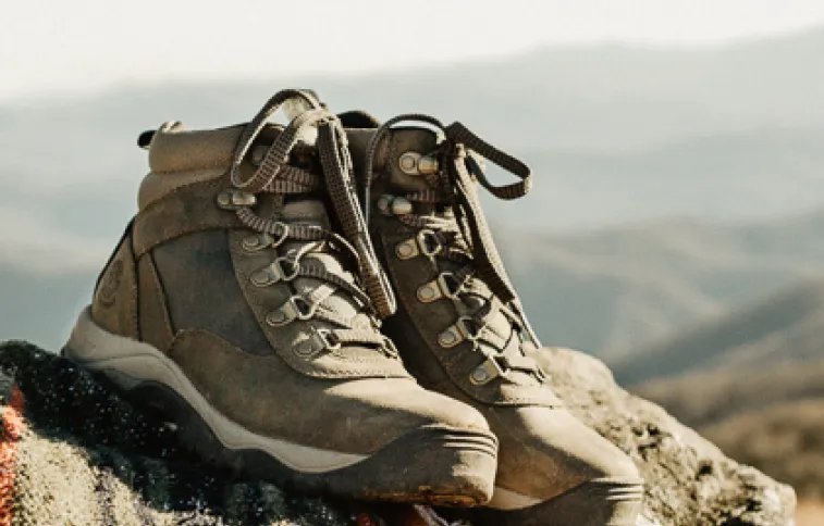 chaussures-randonnee-hautes-unsplash