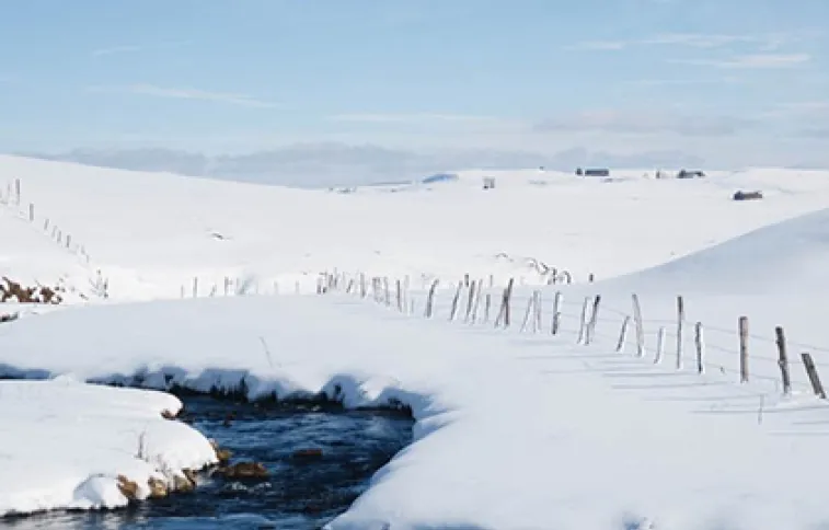 monts-aubrac-neige-massif-centra
