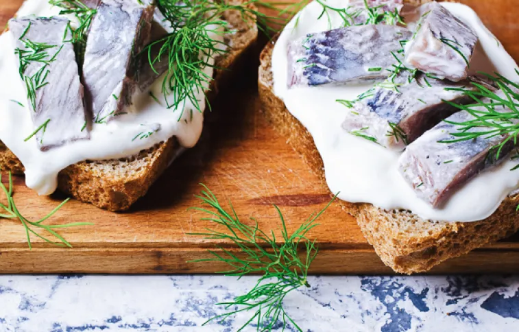 norvege-hareng_fume-sandwich-adobestock-zia-shusha