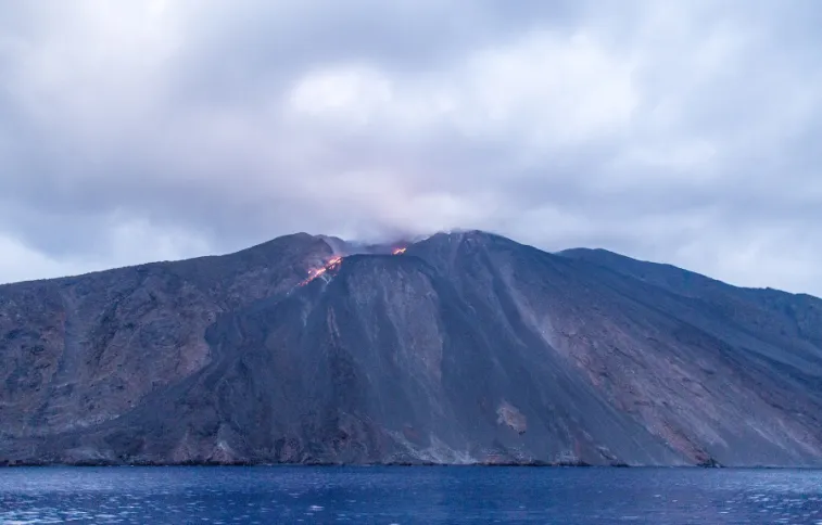 stromboli_sciara_del_fuoco_iles_eoliennes_italie