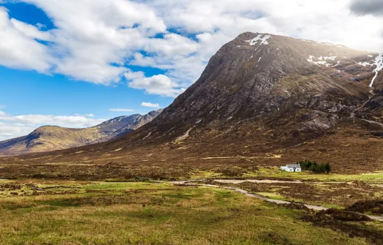 maison blanche de la vallée de Glen Coe Highlands écosse