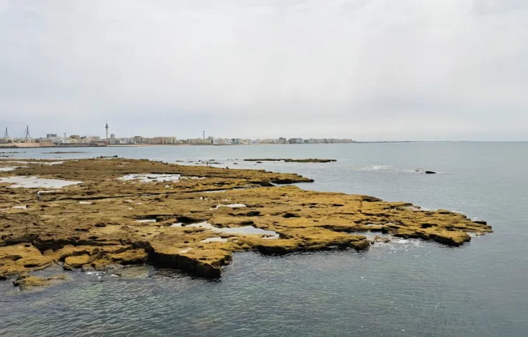 playa-caleta-sergio-guardiola-unsplash