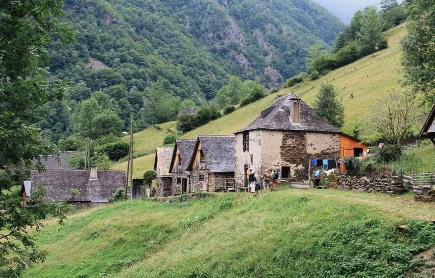 village-eylie-haut-gr10-pyrenees-respyrenees