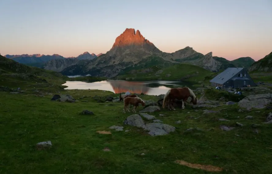 pic-midi-ossau-refuge-ayous