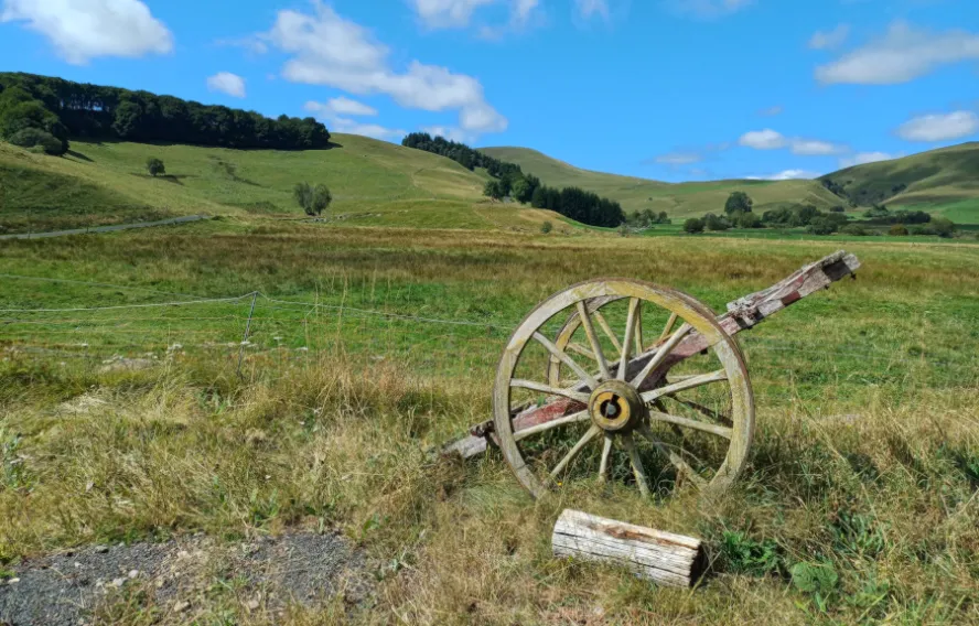 Une des plus belles vues sur les monts du Cézallier