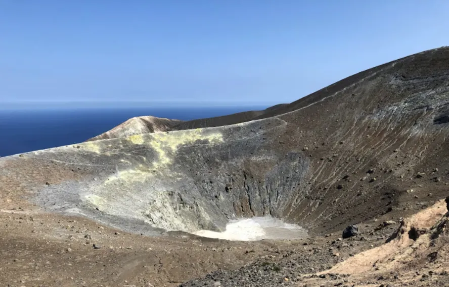 Cratère de la Fossa, Vulcano, iles eoliennes, Italie,  
