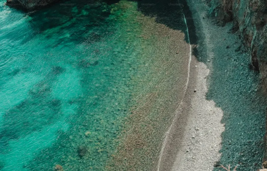Eaux turquoise de Panarea, iles eoliennes, italie, 