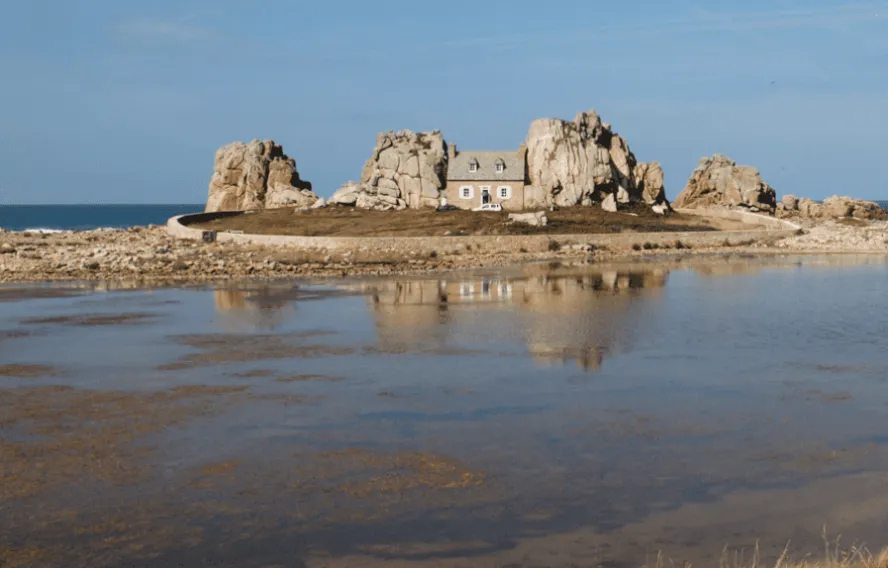 Maison gouffre Plougrescant, cote de granit rose, gr34, bretagne