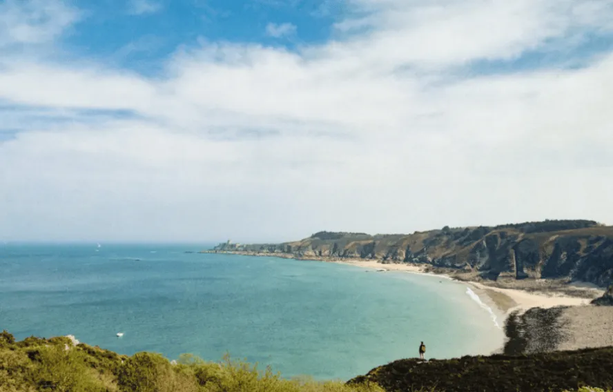Plages et falaises pointe du chateau, cote de granit rose, gr34, bretagne