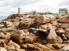 phare-ploumanach-cote-granit-rose-jheyte