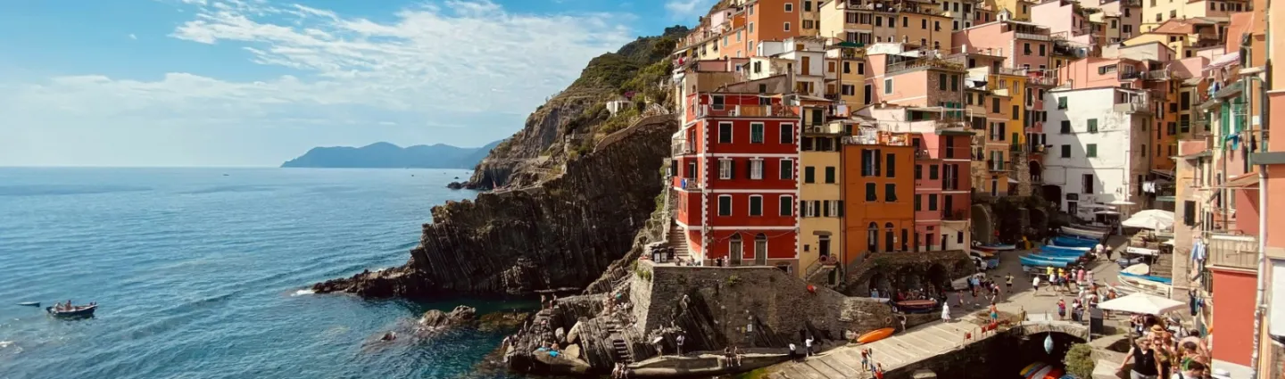 cinque-terre-corneliu-copacean-unsplash