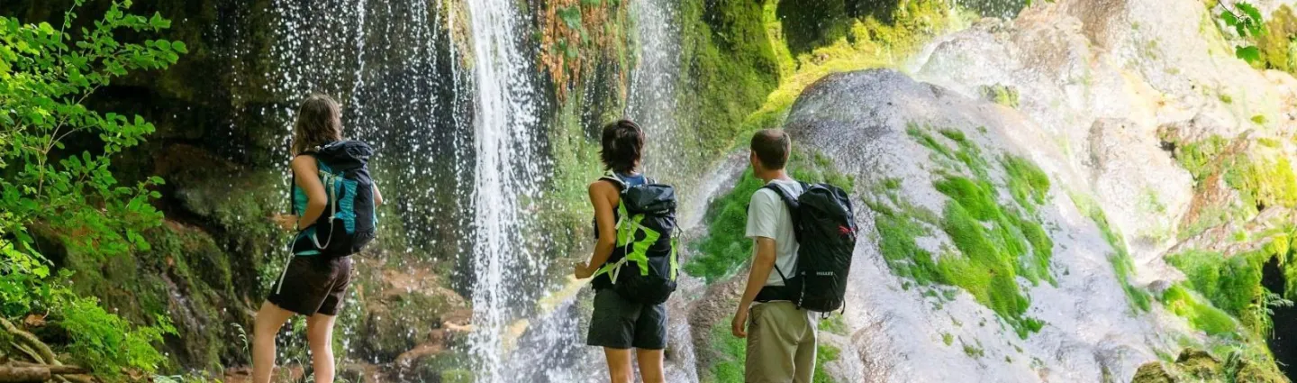 cascade-reculee-des-planches-jura