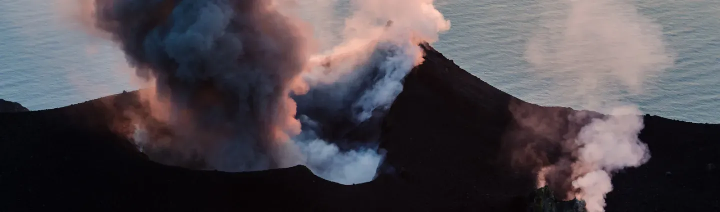 volcan stromboli eoliennes italie