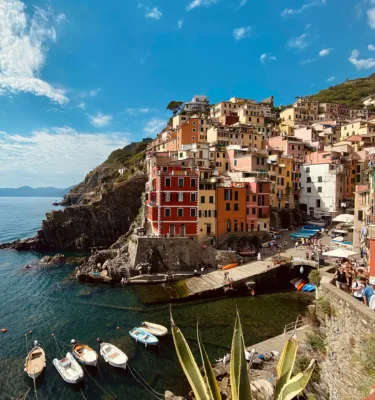 cinque-terre-corneliu-copacean-unsplash