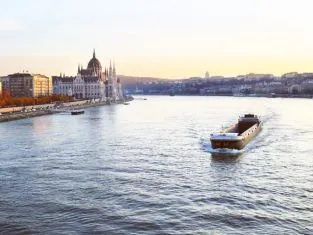 unsplash-anastasia-dulgier budapest