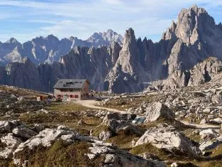 dolomites-trecime-refuge