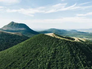 chaîne des puys, auvergne Vue sur chaîne des Puys