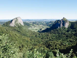 Les roches Tuilière et Sanadoire dans le Sancy Les roches Tuilière et Sanadoire dans le Sancy