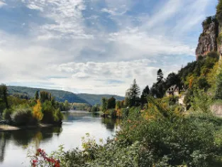 adobestock lotharingia Le Périgord Noir, destination de randonnée et de gastronomie