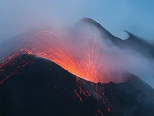 AdobeStock Eruption du Stromboli, dans les îles éoliennes - AdobeStock