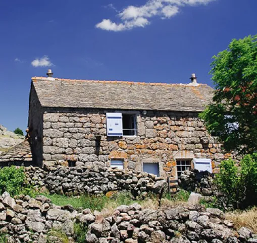 batisse-randonnee-mont-lozere-stevenson-psjean