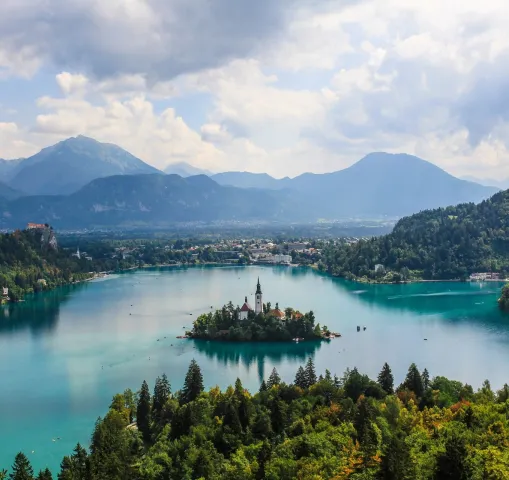 © unsplasharnaudsteckle lieu-emblematique-slovenie-lac-bled