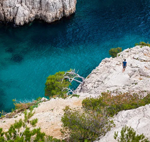 parc-national-calanques-randonnee-adobestock